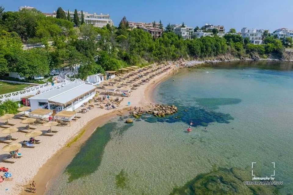 Captain'S Island Deluxe Chernomorets Buitenkant foto