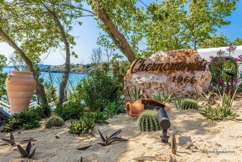 Captain'S Island Deluxe Chernomorets Buitenkant foto