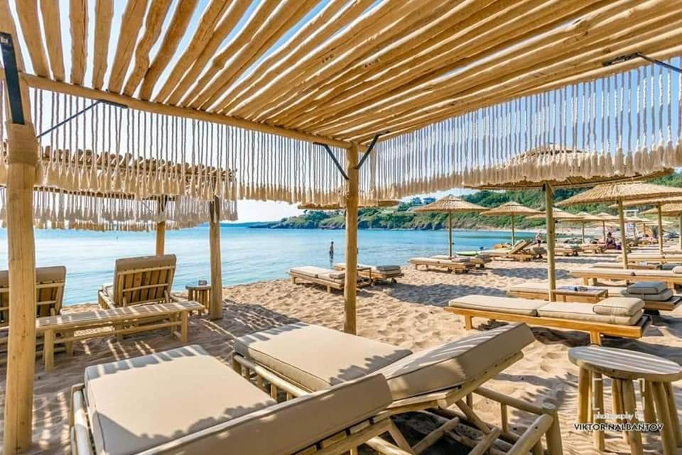 Captain'S Island Deluxe Chernomorets Buitenkant foto