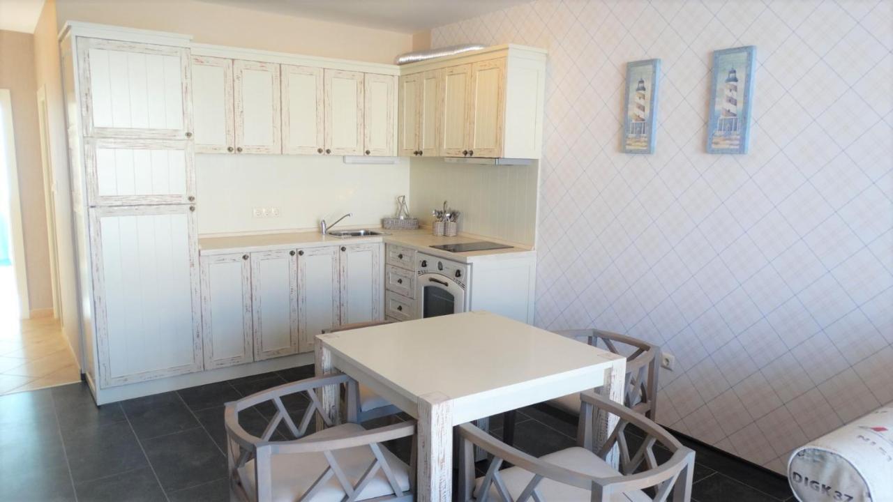 Captain'S Island Deluxe Chernomorets Buitenkant foto